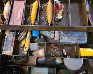 Antique Fishing Tackle Lures Baits Heddon

Antique metal tackle box full of antique lures including Heddon's Dowagiac in several styles, boxes Daredevil by Eppinger, antique bobbers, line, flies, antique varnish tin, weights and Pflueger Superex Automatic Reel-patented 1907.

