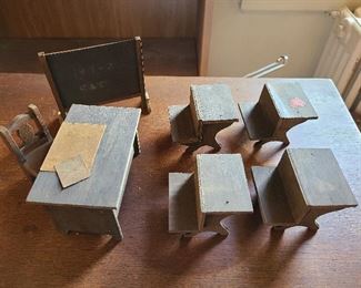 Antique American Doll House School Room & Desks
Chalkboark / Blackboard with construction paper 3.50"h
4 children's school desks
Teacher's desk and chair