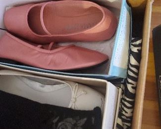 Vintage Women's Shoes 10-10.5 Medium

10.5 medium, 10 medium
Dansko, Liz Claibourne and others.