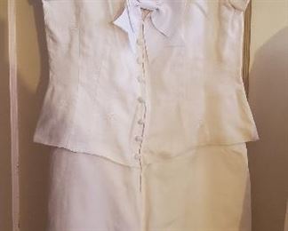 
Vintage Ladies Linen White Dress  also included 1980's Ladies white blouse
Good condition.  Preview for size and further details

