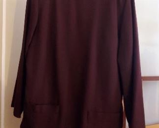 
Vintage 1990's women's black 2 piece suit dress and white lace dickie.  Good shape.
 Preview for size and further details. Most of the women's clothing is 8-12
