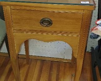 Vintage maple end/side table with drawer and protective top glass.  Good shape.

18" x 29"