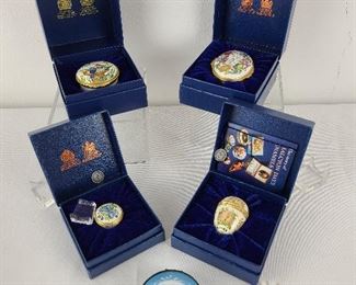 
4 Vintage Halcyon Enamel Boxes & 1 French Limoge

Good condition, 4 Halcyon and 1 French patch box.  No outer box for French box.

Preview for further details/sizes and styles
