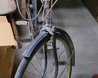 
38" high seat, Hercules vintage bike.  Needs some TLC, comes with 1962 Richmond Bike License plate

Preview for full condition/details
