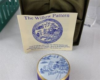 
Crummles of England is the Blue Willow box and the others are Halcyon boxes.

Good condition, preview for sizes and styles
