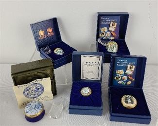 
Crummles of England is the Blue Willow box and the others are Halcyon boxes.

Good condition, preview for sizes and styles

