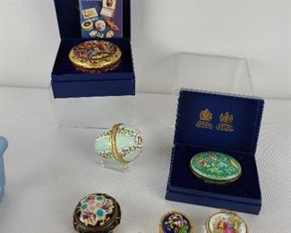 4 Vintage Halcyon & French Antique Patch Box

6 boxes total, 1 is Este Lauder, 4 are Halcyon, 1 is French and the other is a nice antique French patch box with old repair.

Preview for furthe details/styles & sizes