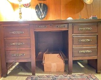 Gunn of Grand Rapids (Michigan) executive desk VGC has additional original hardware. 