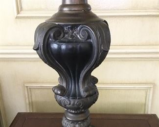 Matching lamps in formal living room. Shades and lamps in VGC. 