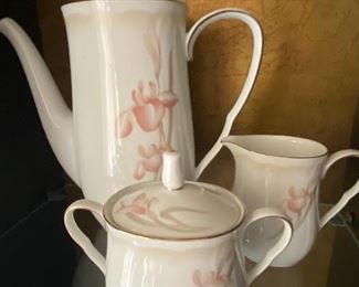 Noritake Ireland Tea Service