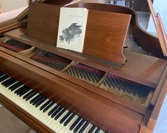 Beautifully maintained 5'6" Baldwin Grand Piano, Made in 1976