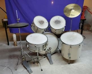 Vintage Drum Set