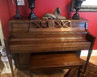 Yamaha Console Piano
