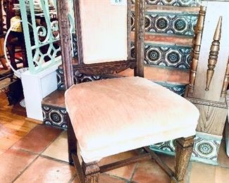 ANTIQUE OAK CARVED LIONS FOOT CHAIR. 21w 44t seat height 19”t
$250
