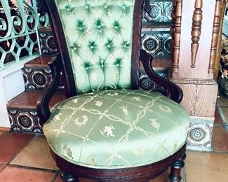 Antique Victorian parlor chair! tufted green silk on casters 
Great condition.  24w 37t seat height 15
$300