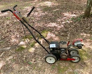 # 496- Briggs and Stratton gas powered edger     it works.   $45