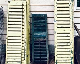 (15 )old shutters $40 each yellow 70 inches tall/ green 51 inches tall
You pick the one you want