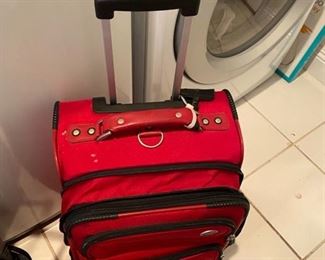 $46 Set of 3 luggages almost new (2 red pieces and one blue)