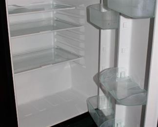Clean dorm refrigerator w freezer