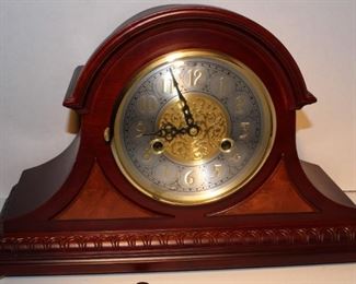 Chris Madden mantel clock w box. works. 