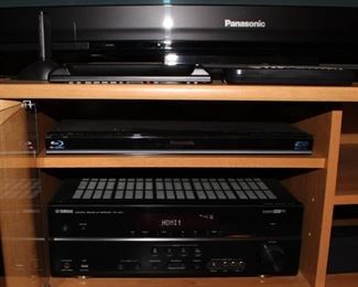 Yamaha receiver w original box and remote. Panasonic 3d blu ray player w remote and box. These items are clean,folks.