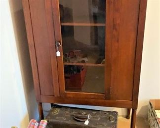Hutch with Glass Door and Trunk