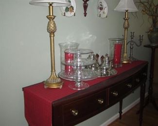 PAIR OF LAMPS, GLASSWARE AND BUFFET BY BAKER