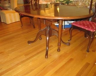 DINING TABLE WITH 2 LEAVES AND PADS 4 CHAIRS AND 2 PARSON CHAIRS