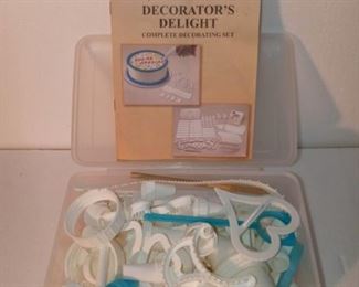 Lot Number:	99
Lead:	Betty Crocker- Decorating Kit Set
Description:	"Ultimate Decorator's Delight"; like new