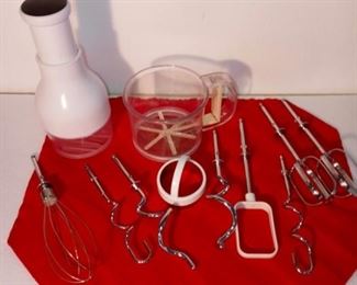Lot Number:	102
Lead:	Misc Kitchen Lot
Description:	Chopper, sifter, cookie cutter, and 7 mixing bowl utensils