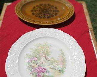 Lot Number:	147
Lead:	Vintage Ceramic Serving Plates
Description:	2 total white w/ cottage scene- E. Knowles; "Cremelace"; USA; 8.75" diameter oval brown- 9"
