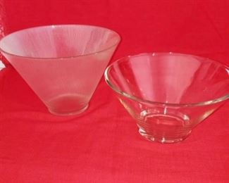 Lot Number:	231
Lead:	Large Glass Salad Bowls
Description:	2 total large ribbed- 8" tall by 11.5" diameter at top smaller smooth- 6" tall by 10.5" diameter at top
