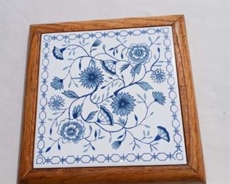 Lot Number:	248
Lead:	Blue Flower Tile Hot Plate
Description:	oak wood; 7.5" square