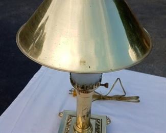Lot Number:	259
Lead:	Brass Table Lamp w/ Paw Feet
Description:	chimney & adjustable brass shade 18" to top of shade