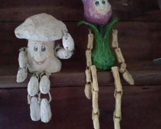 Lot Number:	293
Lead:	Handmade Garden Figurines
Description:	sit on edge of shelf mushroom sits 6" tall; rose sits 8" tall