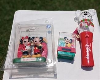 Lot Number:	313
Lead:	Disney Mickey Mouse Collectibles Lot 4- new items
Description:	solar power Mickey bobble head, snowball light spinner, salt/ pepper shakers