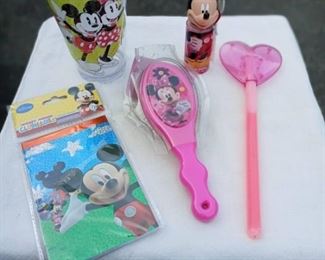 Lot Number:	318
Lead:	Disney Mickey Mouse Lot 8- unused items
Description:	items unused pink glow stick, Mickey bubble bath, Clubhouse note pad, Minnie pink hair brush, & tall plastic tumbler