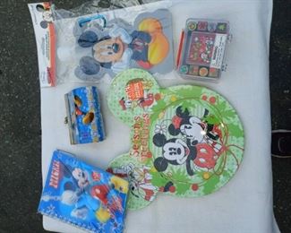 Lot Number:	321
Lead:	Disney Mickey Mouse Lot 11- unused items
Description:	items unused green plate, ink pad, coin purse, water bottle key ring, & 3-D journal
