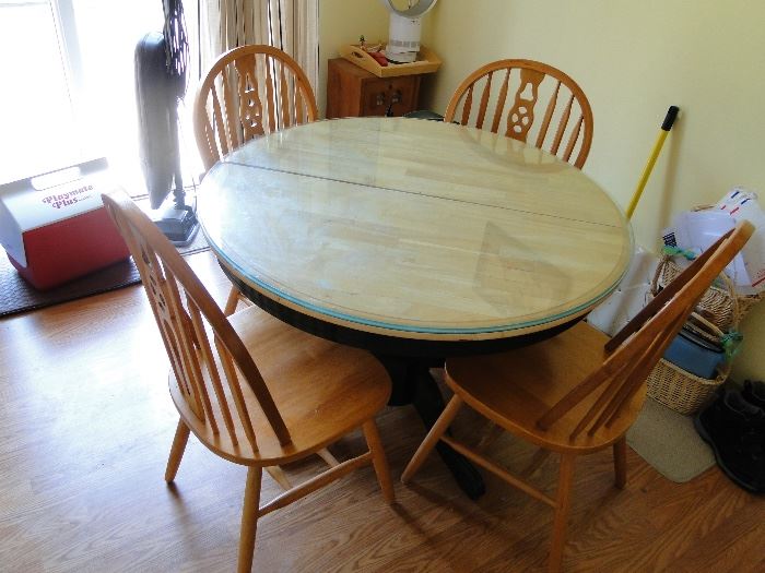 Kitchen Table and 4 chairs $200