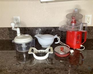 Kitchen Goods
Kitchen goods including food processor, apple slicer, gravy boat.
