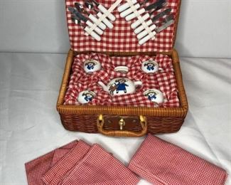 Vintage Eloise Childs Tea Set Basket
Vintage Eloise ceramic tea set with flatware and napkins in original carrying case, overall good vintage condition