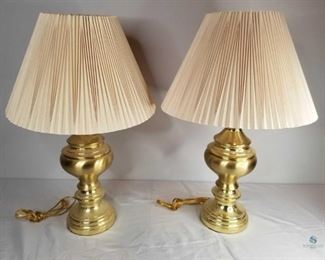 Pair of Brass Lamps
Pair of Brass Lamps, Tested work, Have a dimmer switch, 29" tall