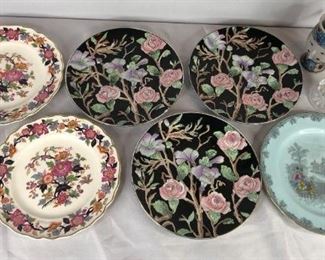 Vintage Ceramic Items
Decorative vintage plates, primarily floral, small vases and cups. Overall good condition