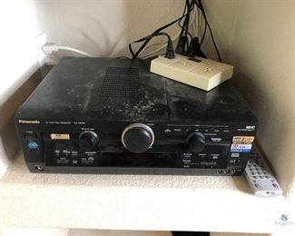 Panasonic Receiver
Panasonic HE100. Powers on.