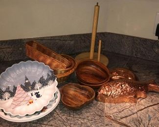 Assorted Kitchenware
Includes baskets, a paper towel holder, fish and veggie copper color tins and more