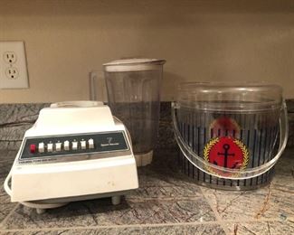 Vintage Hamilton Beach Blender
Used and needs cleaning - works! Also includes an ice bucket
