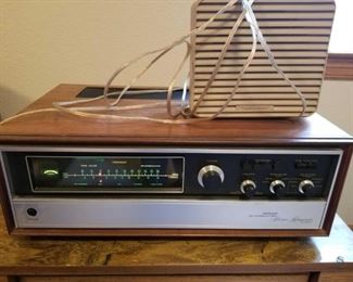 Vintage Pioneer Stereo
Pioneer Stereo Radio receiver only - 8"Hx20"Wx13"D, with two (2) speakers 7"x8". Tested. Turns on.