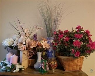 Floral Arrangements
Various floral arrangements with vases and baskets, candles and more.