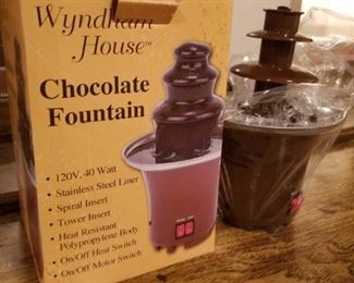 Chocolate Fountain
New in box. Small chocolate fountain. 9" tall.