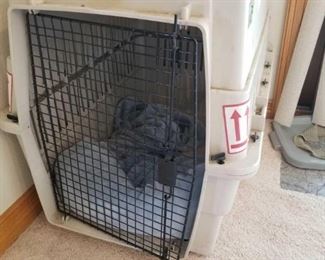 Large Dog Kennel
Large dog kennel, good condition, but need cleaning - 31"H x 25"W x 39"D